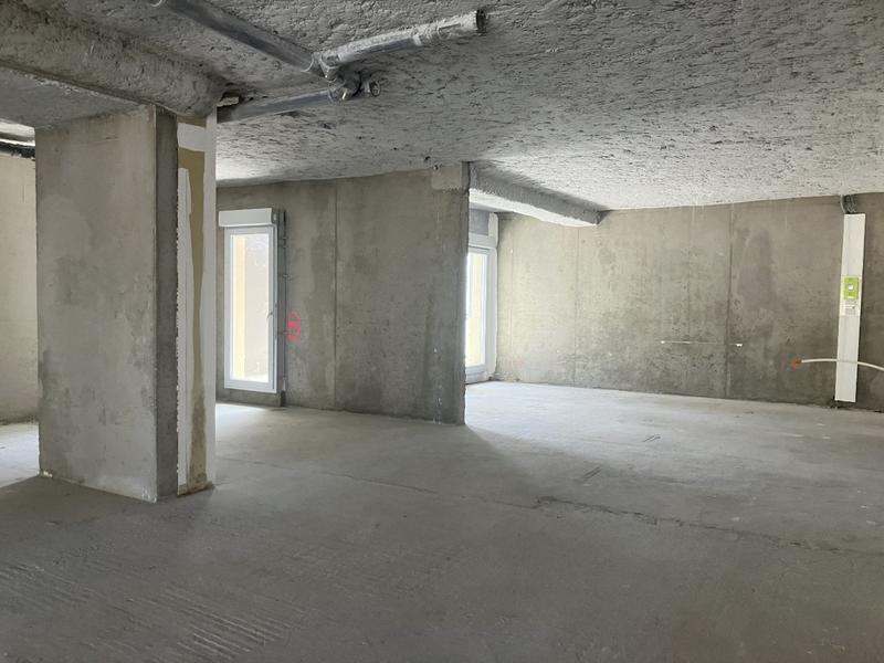 Local d'activités - 179 m²