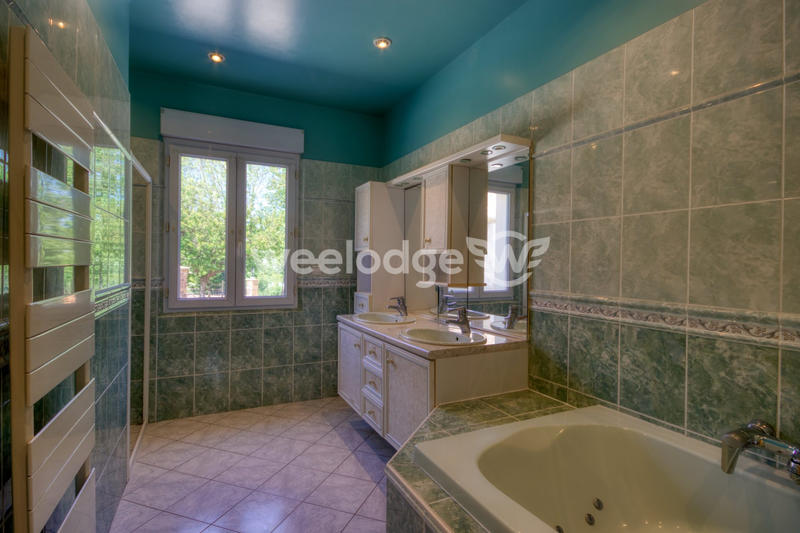 Maison - 218 m² - 6 pièces