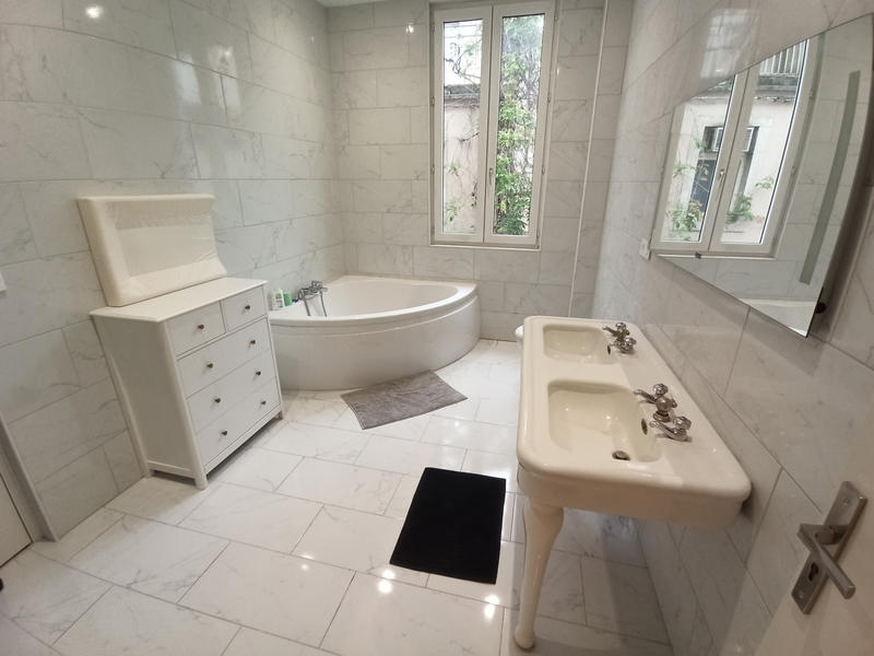 Maison - 330 m² - 8 pièces