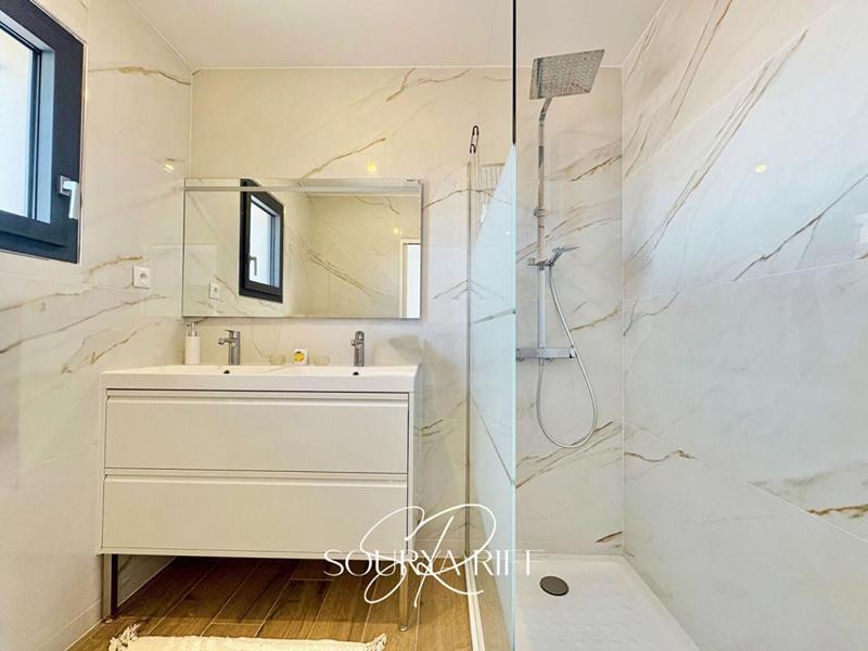 Maison - 137 m² - 5 pièces