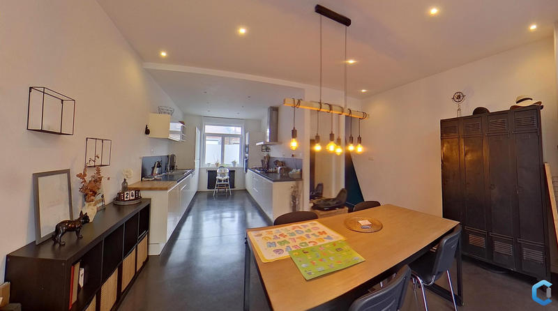 Maison - 90 m² - 4 pièces