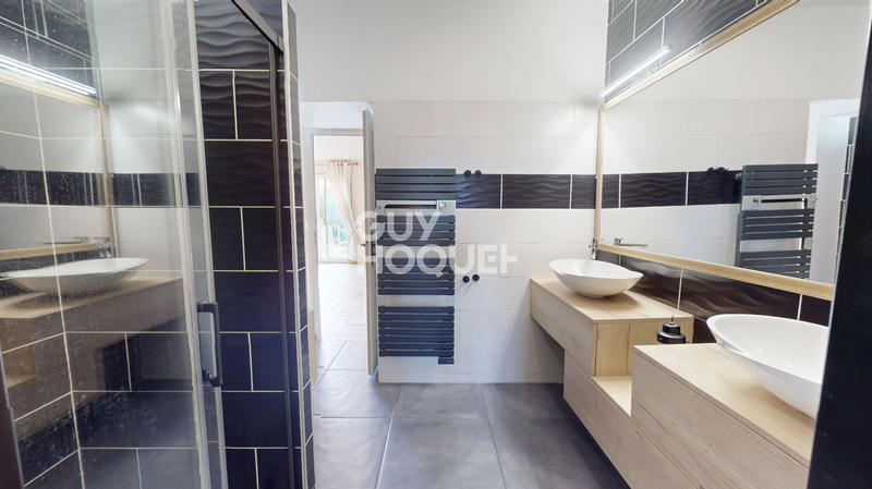 Maison - 209 m² - 7 pièces