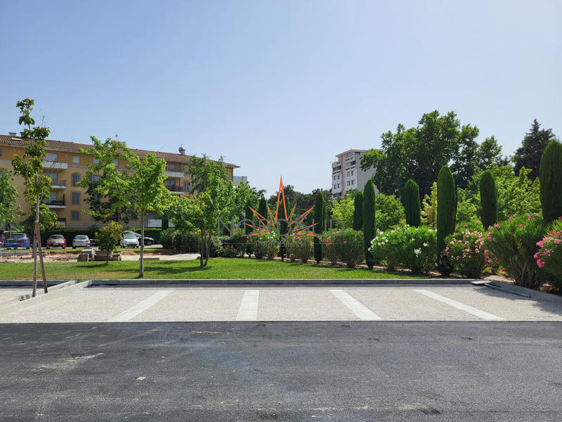 Parking / Garage - 12 m²