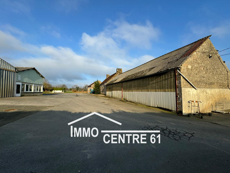 Maison - 1 300 m² - 6 pièces