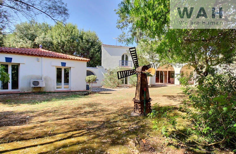 Villa - 272 m² - 6 pièces