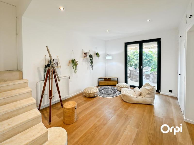 Maison - 373 m² - 6 pièces