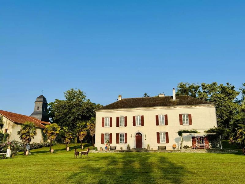 Maison - 365 m² - 8 pièces