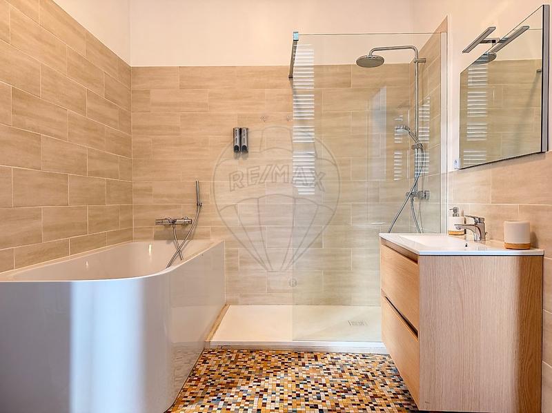 Propriété - 556 m² - 19 pièces