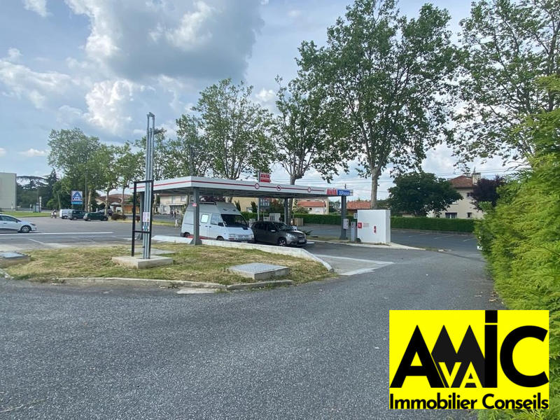 Local commercial - 1 226 m² - 5 pièces