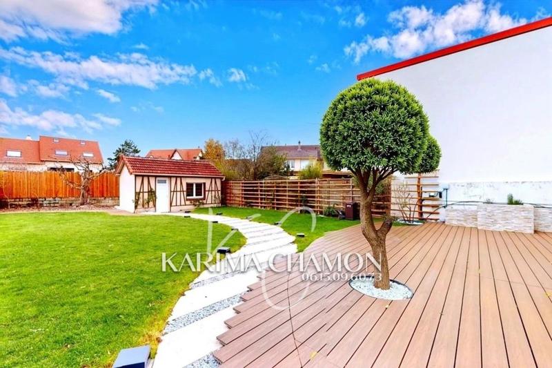 Pavillon - 240 m² - 6 pièces