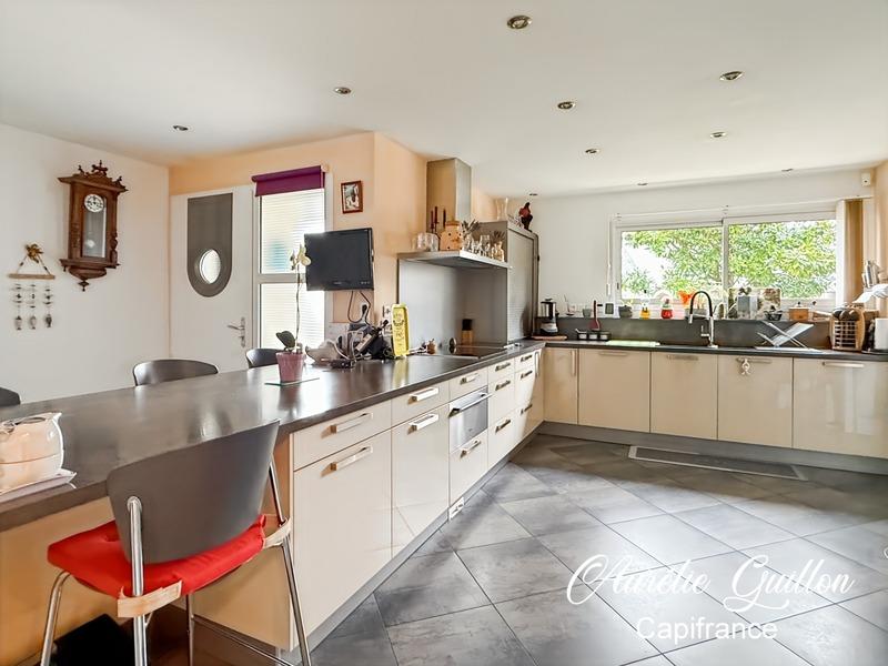 Maison - 254 m² - 9 pièces