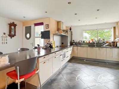 Maison - 254 m² - 9 pièces