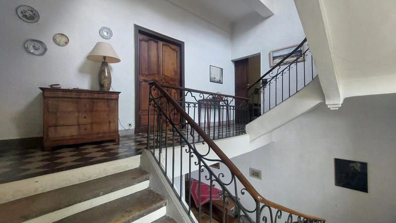 Maison traditionnelle - 341 m² - 12 pièces