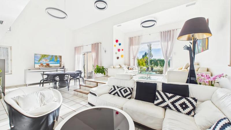 Maison - 185 m² - 6 pièces