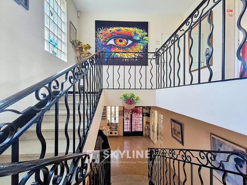 Maison - 223 m² - 6 pièces