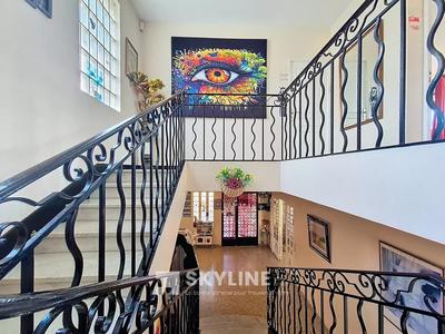 Maison - 223 m² - 6 pièces