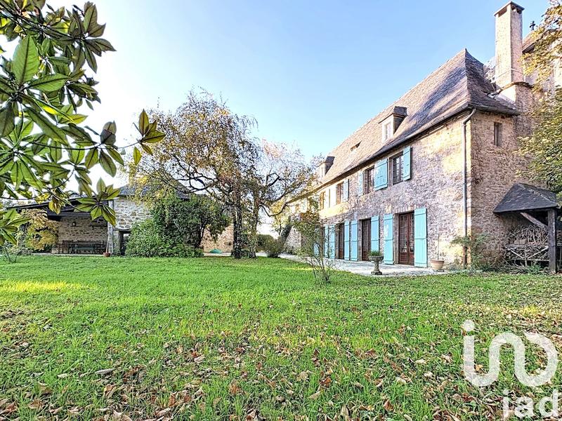 Maison - 229 m² - 8 pièces