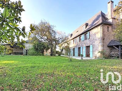 Maison - 229 m² - 8 pièces