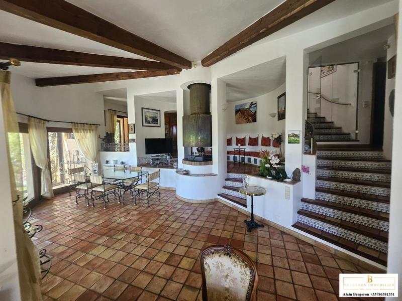 Villa - 197 m² - 8 pièces