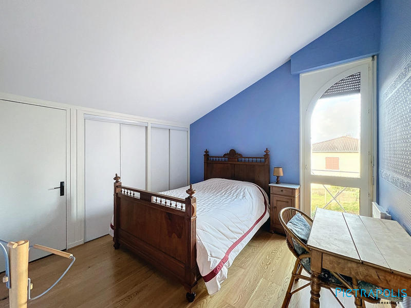 Maison - 232 m² - 9 pièces