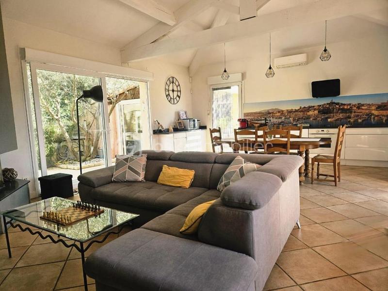 Demeure - 242 m² - 11 pièces