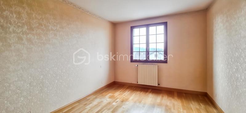 Maison traditionnelle - 198 m² - 8 pièces