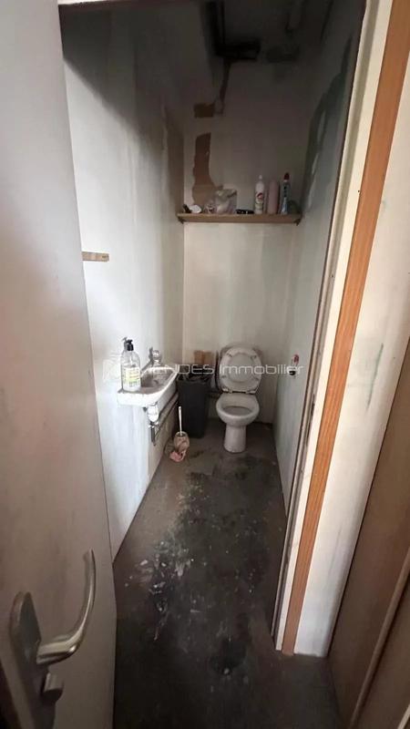 Local d'activités - 164 m²