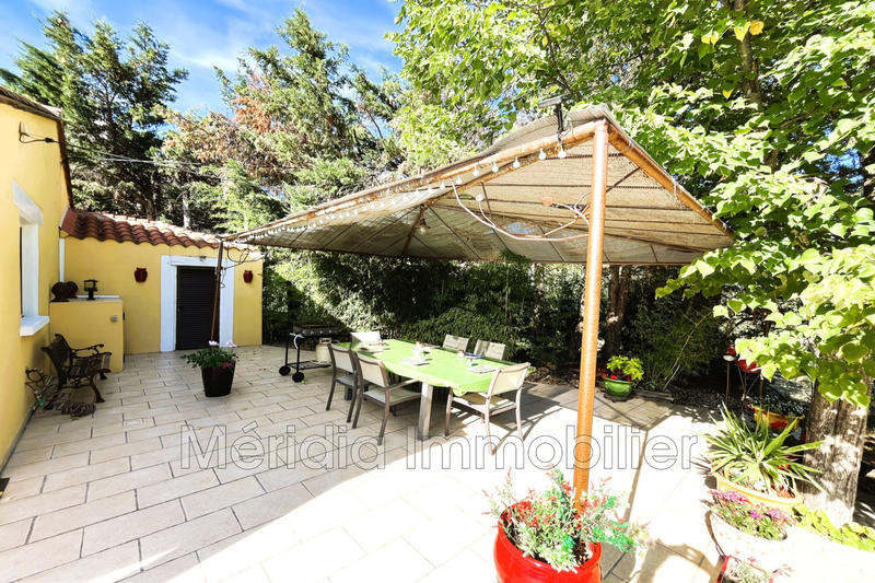 Villa - 219 m² - 6 pièces