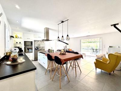 Maison traditionnelle - 103 m² - 4 pièces