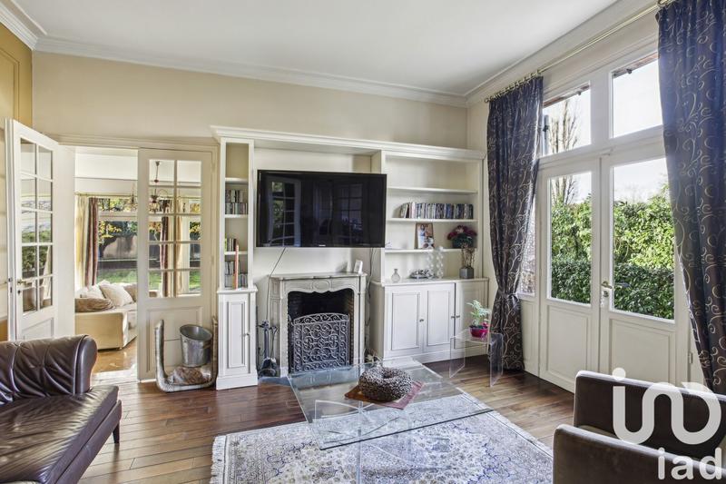 Maison - 237 m² - 18 pièces