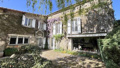 Propriété - 300 m² - 10 pièces