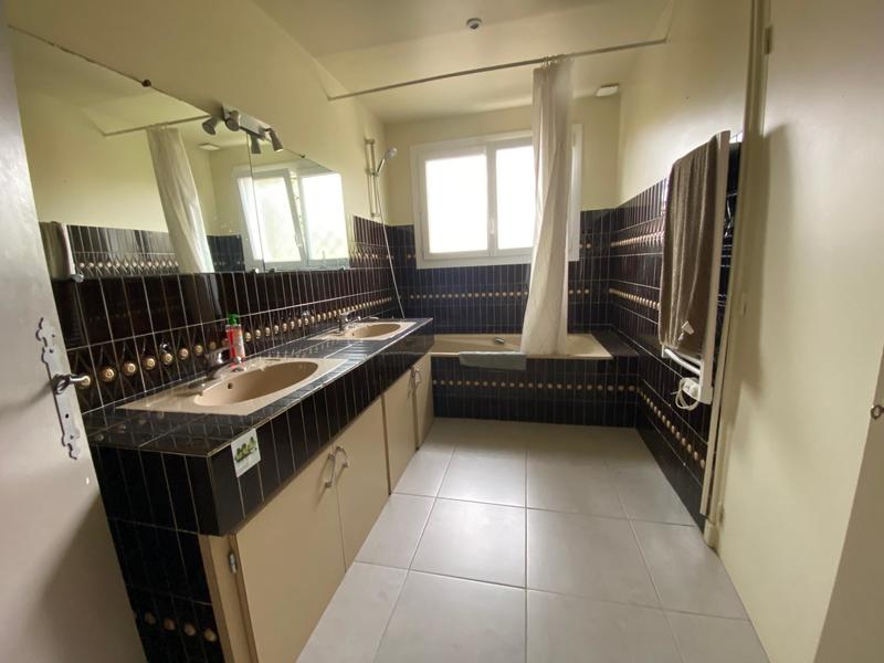 Maison - 180 m² - 6 pièces