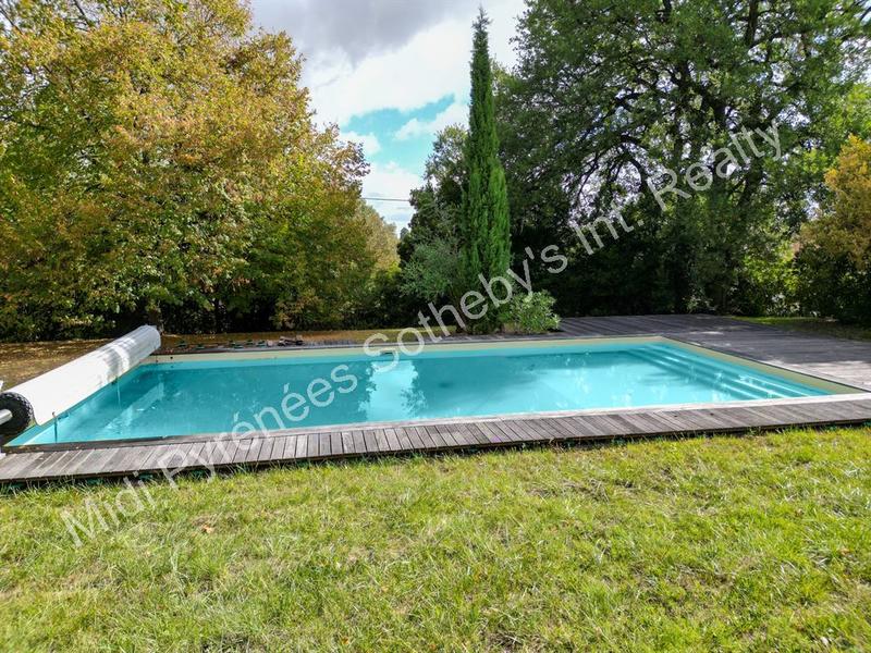 Maison - 580 m² - 16 pièces