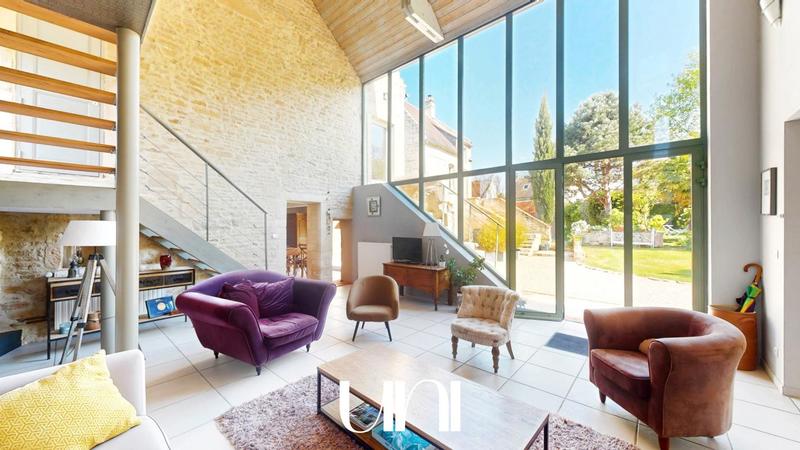 Maison - 305 m² - 11 pièces