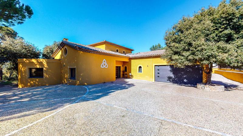 Villa - 285 m² - 12 pièces