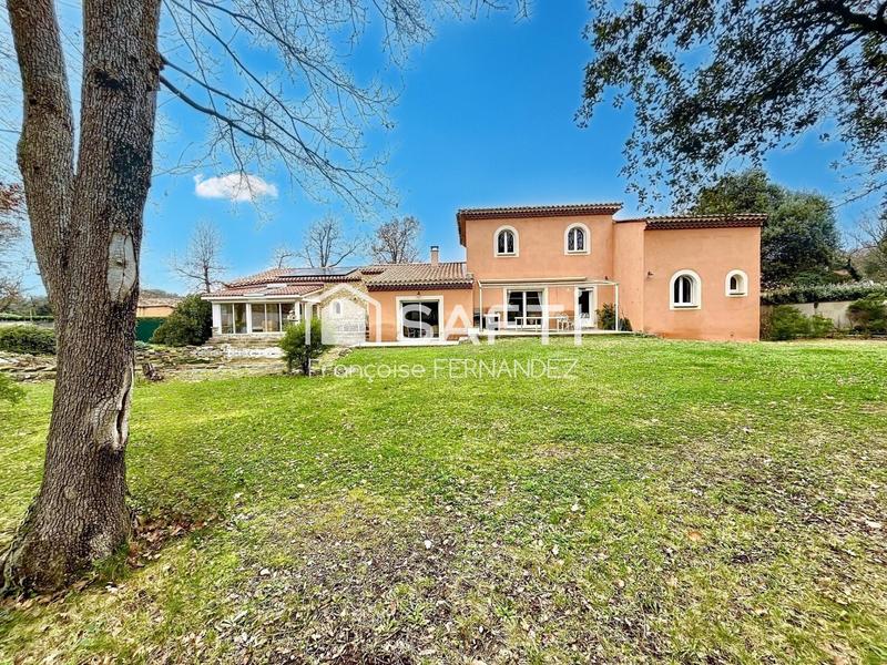 Villa - 250 m² - 10 pièces