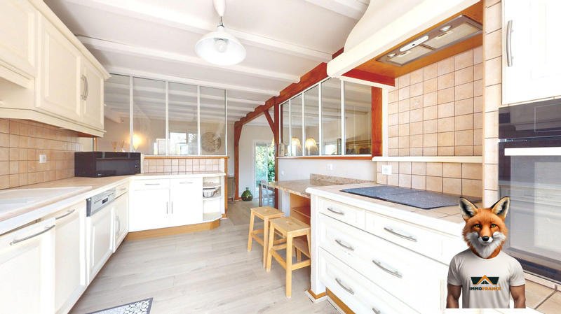 Maison - 230 m² - 9 pièces