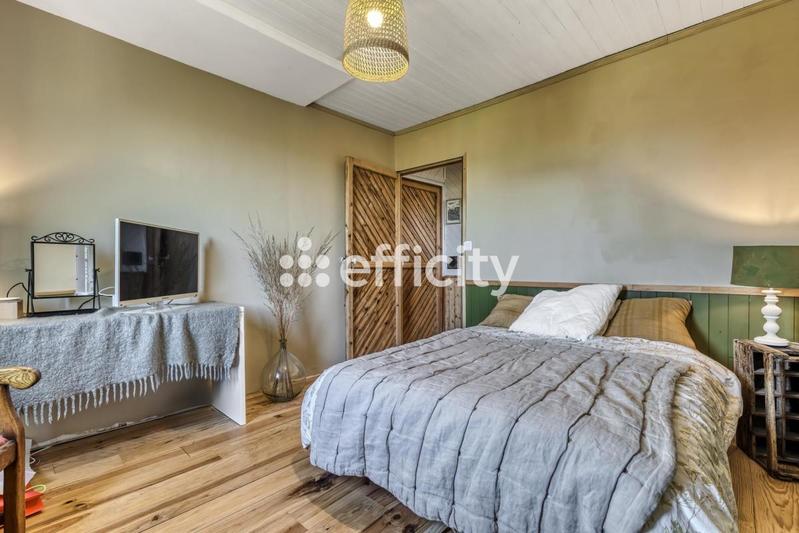 Maison - 228 m² - 9 pièces