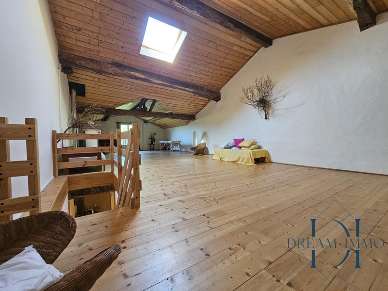 Maison - 380 m² - 7 pièces