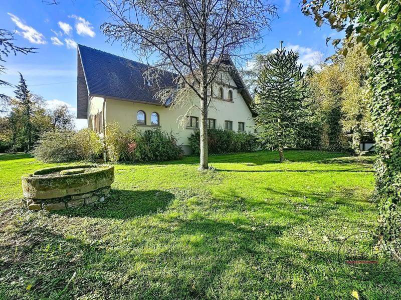 Maison - 285 m² - 8 pièces