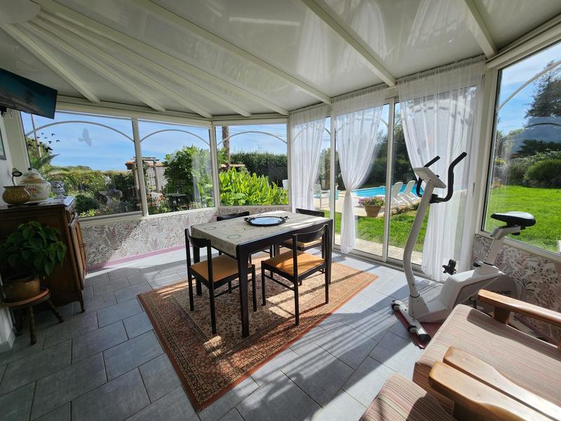 Maison - 270 m² - 16 pièces