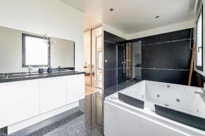 Maison d'architecte - 325 m² - 7 pièces