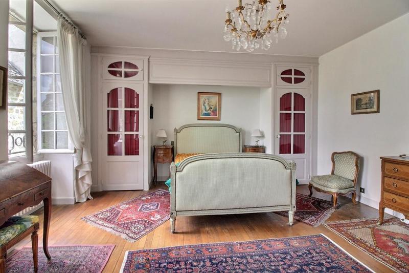 Maison - 230 m² - 7 pièces