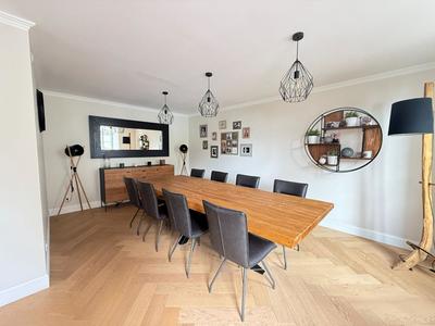 Maison - 270 m² - 8 pièces