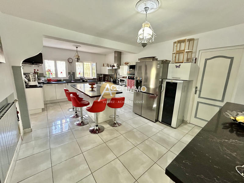 Maison - 212 m² - 7 pièces