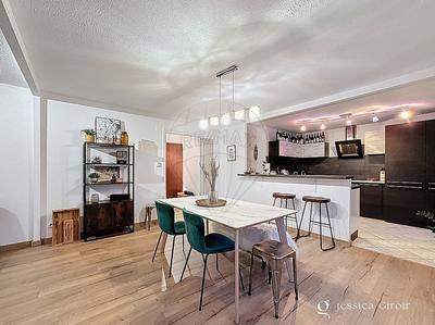 Appartement - 80 m² - 3 pièces