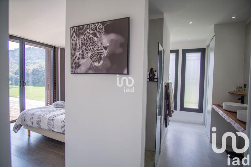 Maison - 213 m² - 5 pièces