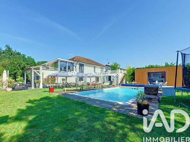 Maison - 247 m² - 10 pièces