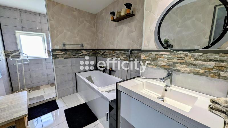 Maison - 413 m² - 8 pièces