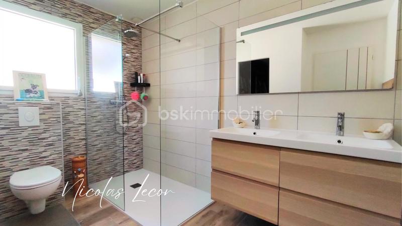 Propriété - 250 m² - 9 pièces